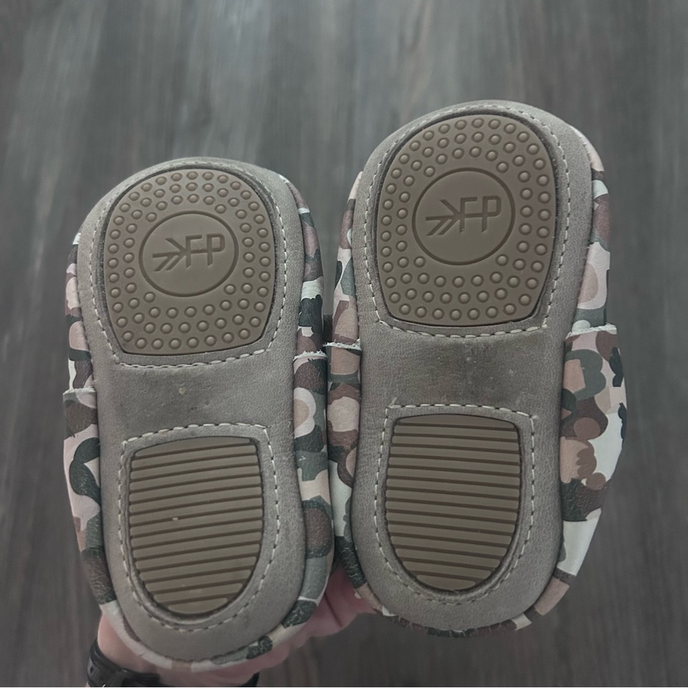 Freshly Picked Baby Moccasins pink camo Size 6 - Picture 5 of 5